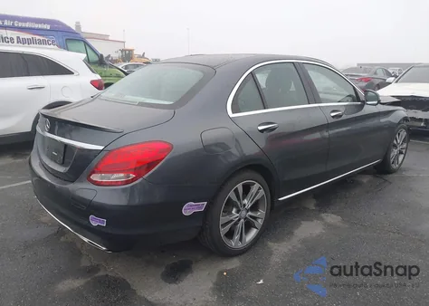 2016 Mercedes-Benz C 350E z USA, uszkodzony, nr VIN 55SWF4HB1GU156905